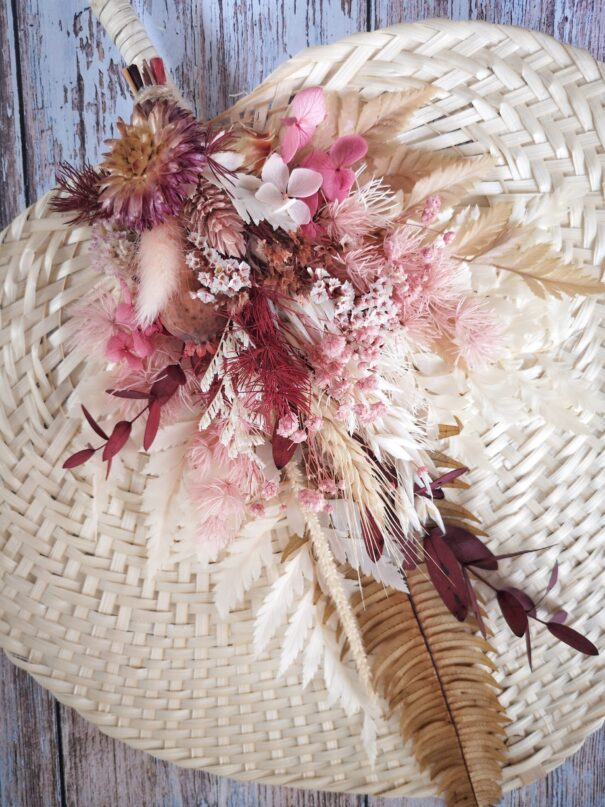 Eventail en bambou orné de fleurs séchées - Pax – Image 2