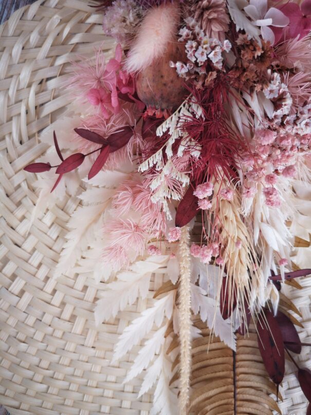 Eventail en bambou orné de fleurs séchées - Pax – Image 6