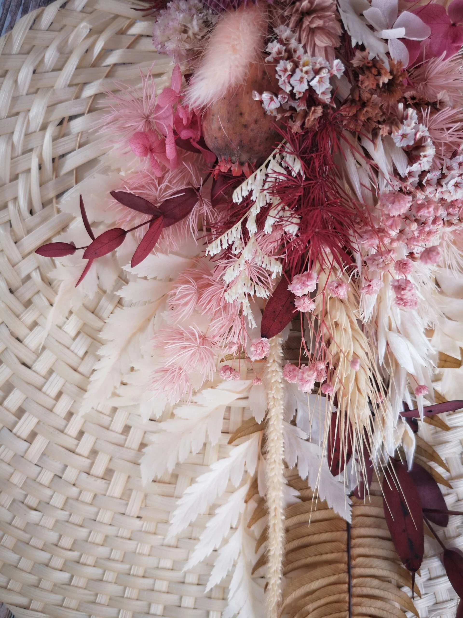 Eventail en bambou orné de fleurs séchées - Pax – Image 6
