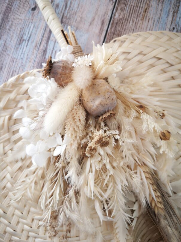 Eventail en bambou orné de fleurs séchées - Pax – Image 9