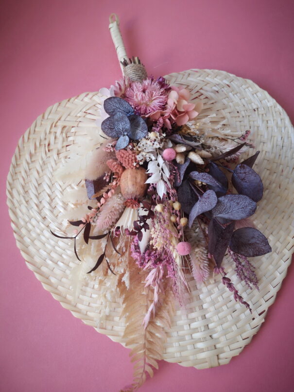 Eventail en bambou orné de fleurs séchées - Pax – Image 12