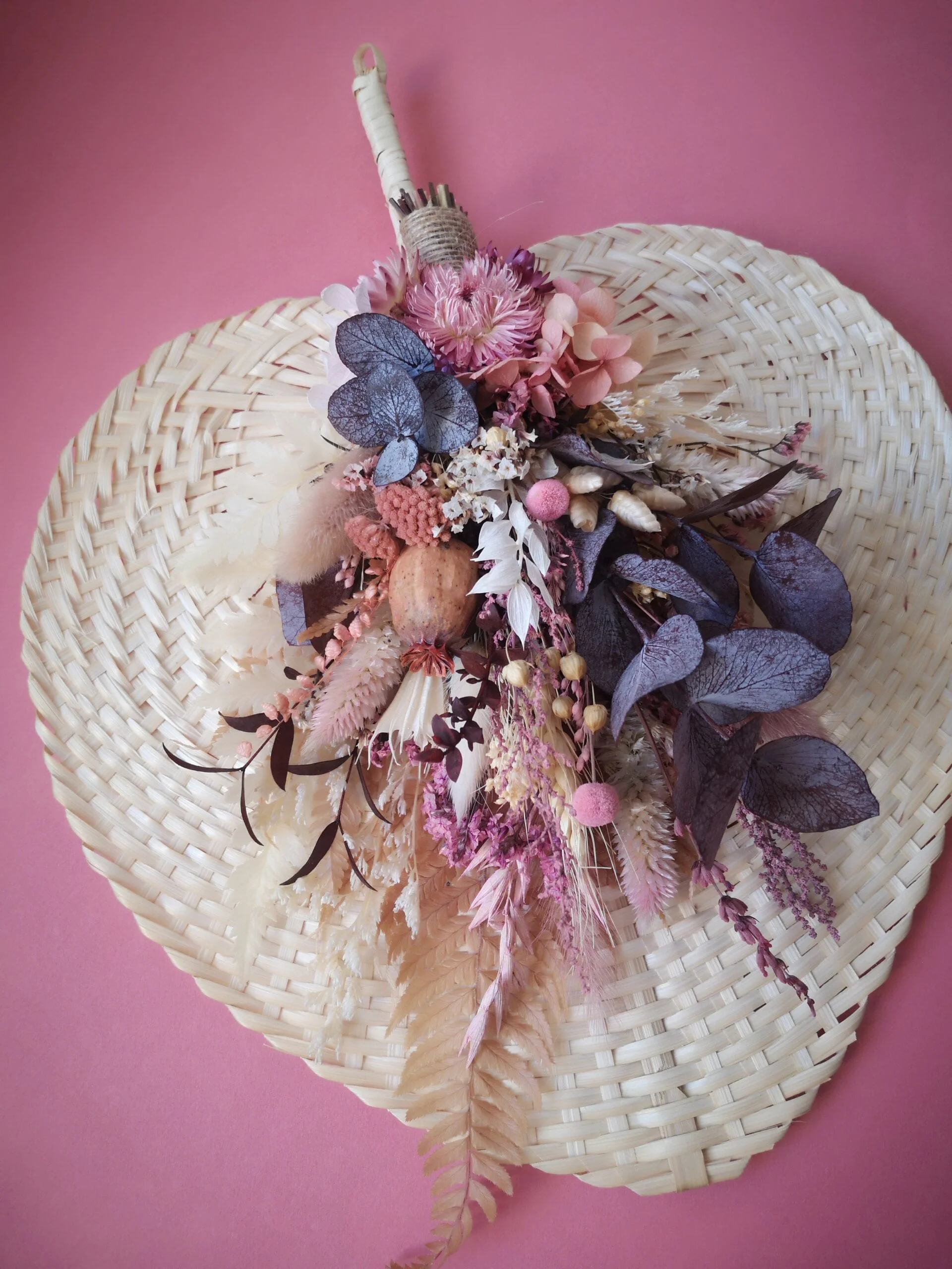 Eventail en bambou orné de fleurs séchées - Pax – Image 12