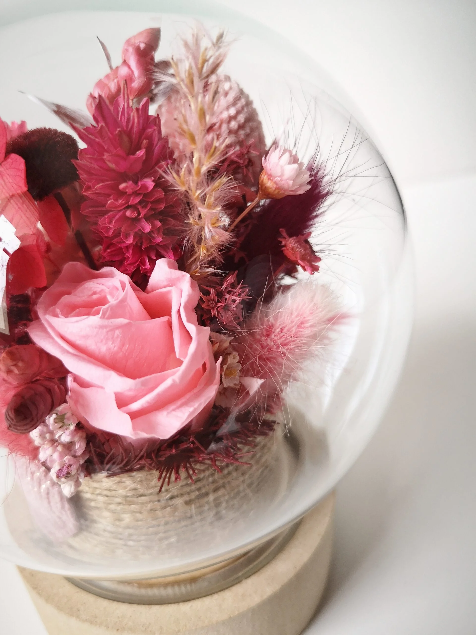 Cloche de fleurs séchées - Pluie de roses – Image 8