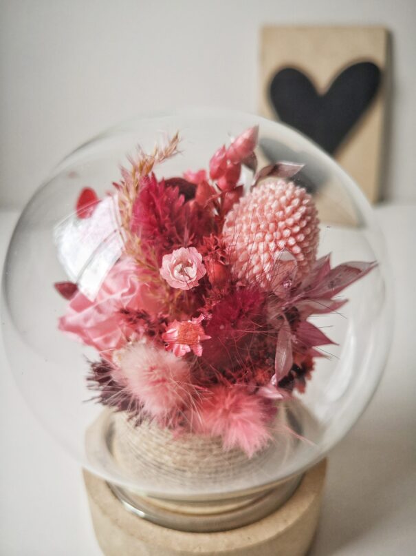 Cloche de fleurs séchées - Pluie de roses – Image 5