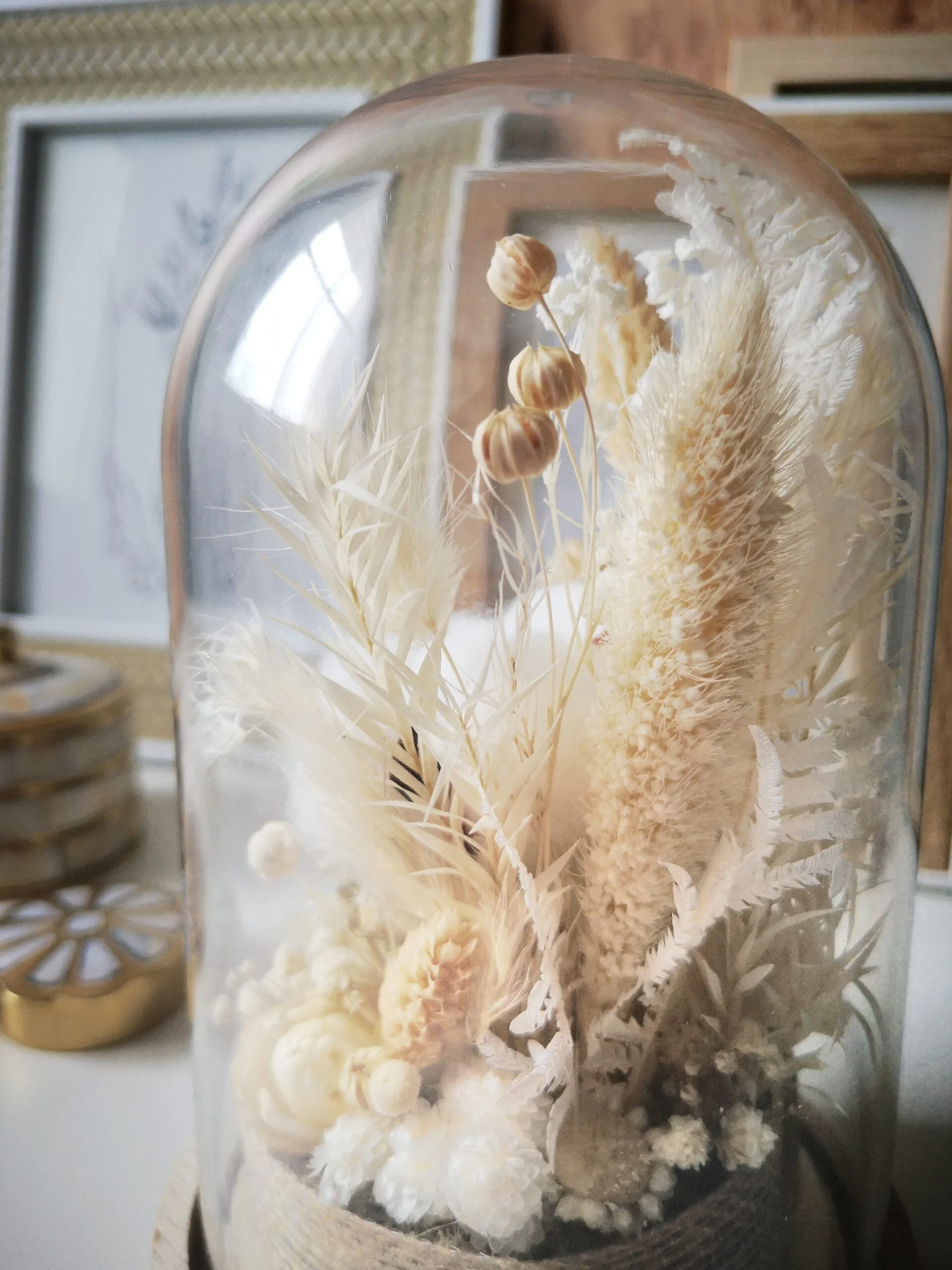 Cloche de fleurs séchées blanche – “Galathée” – Image 7