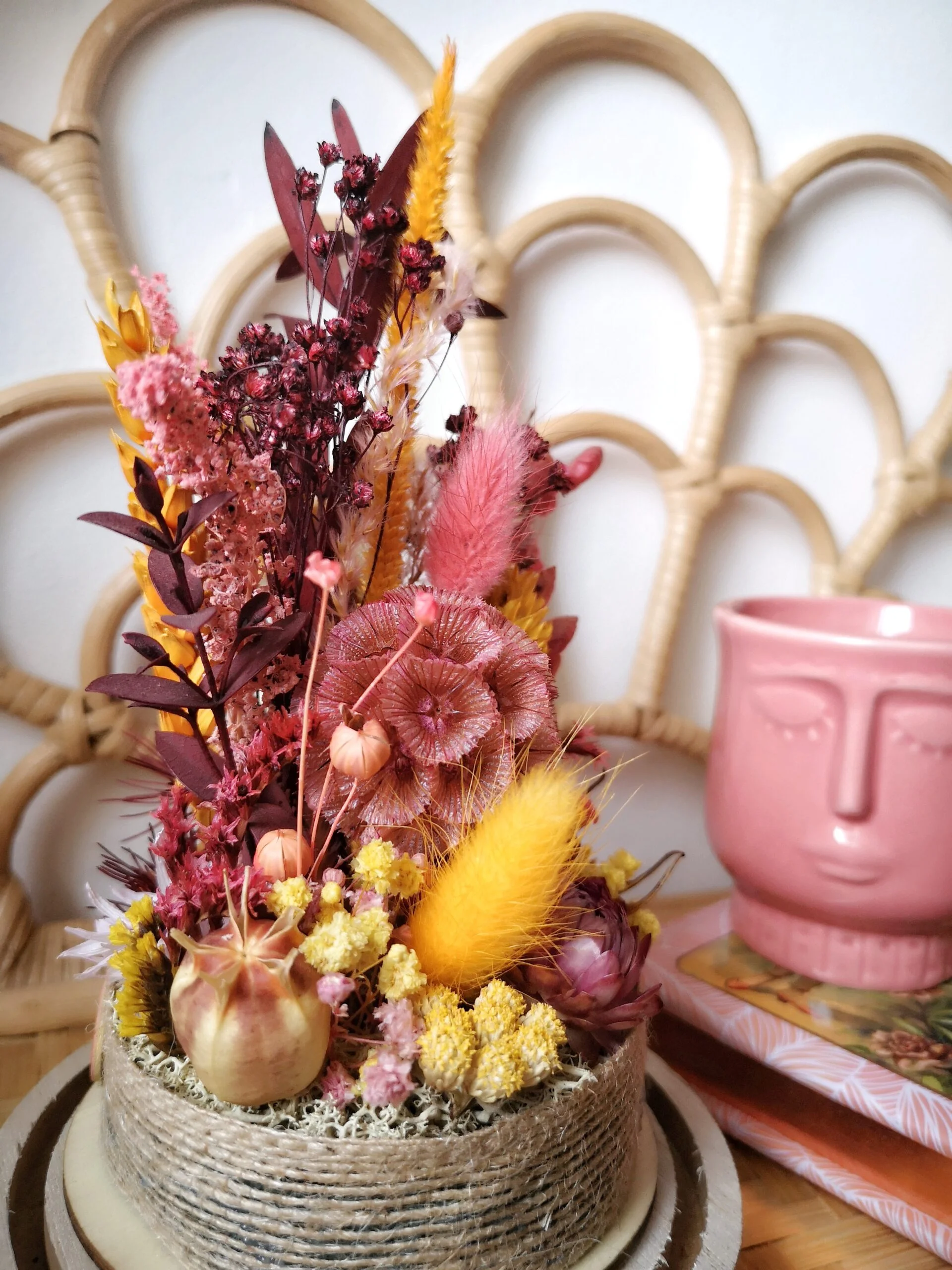 Cloche de fleurs séchées Rose/Moutarde - "Galathée" – Image 9