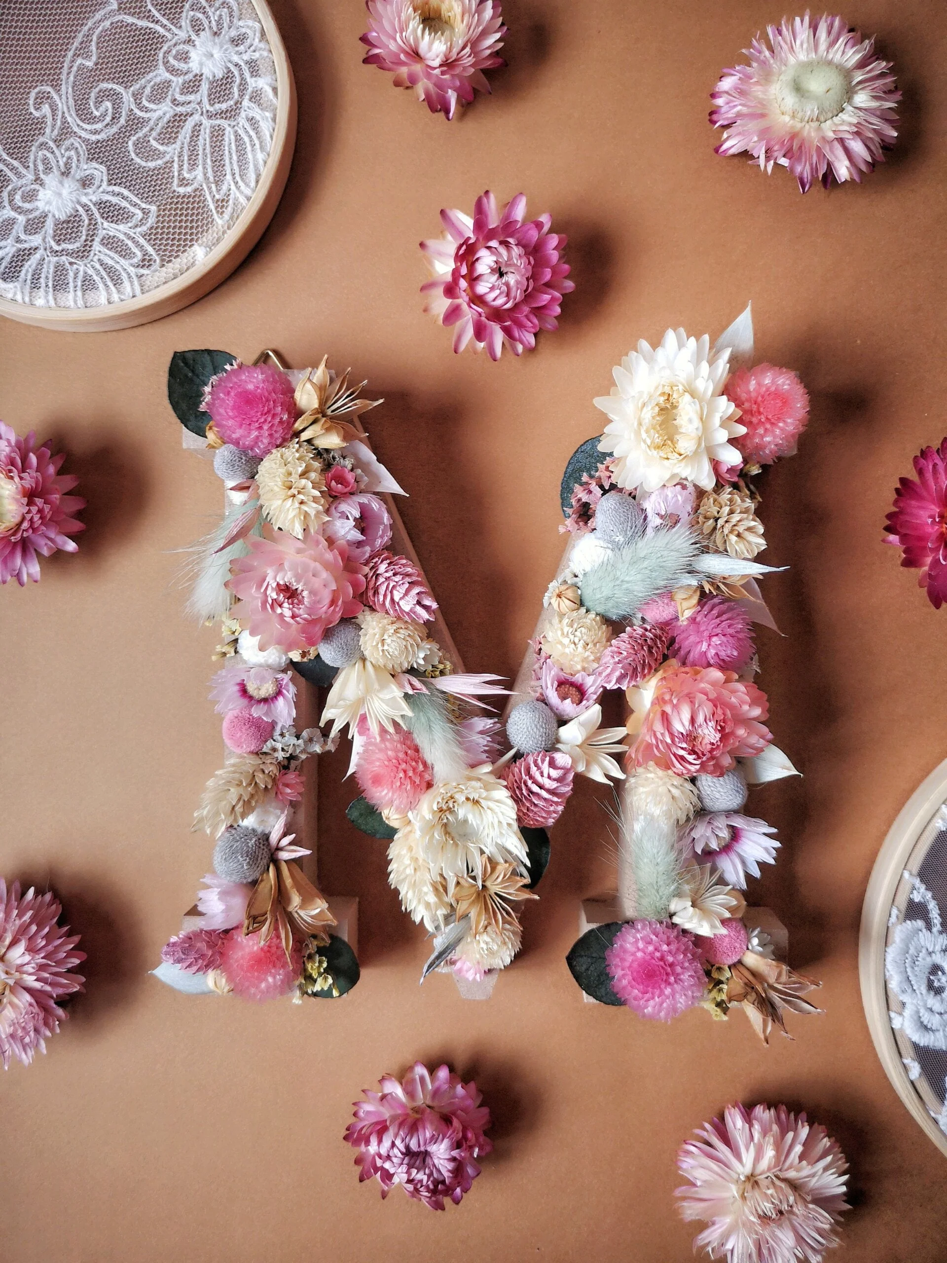 Lettre fleurie en bois, initiale en fleurs séchées sur mesure - "Floréal" – Image 5