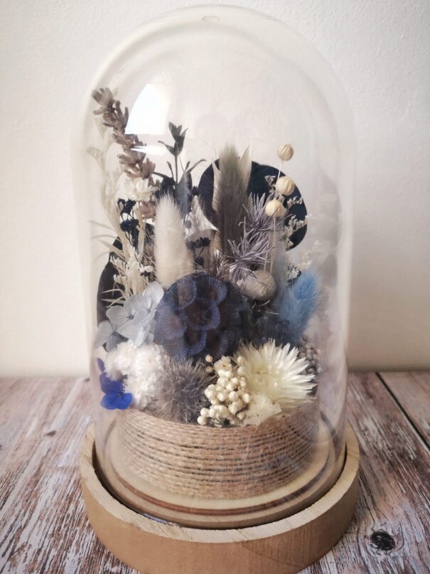 Cloche de fleurs séchées bleue - "Galathée" – Image 10