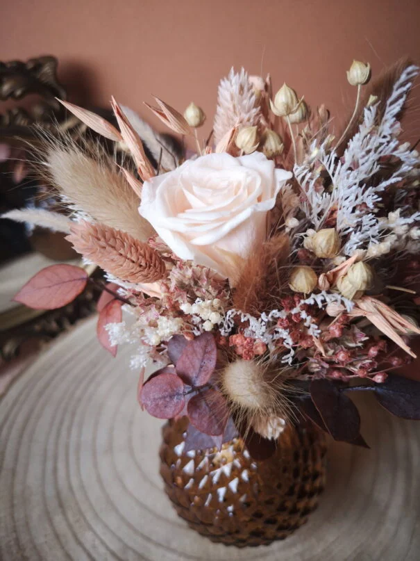 Petit bouquet de fleurs séchées pêche, crème, brun avec vase - "Primavera" – Image 6