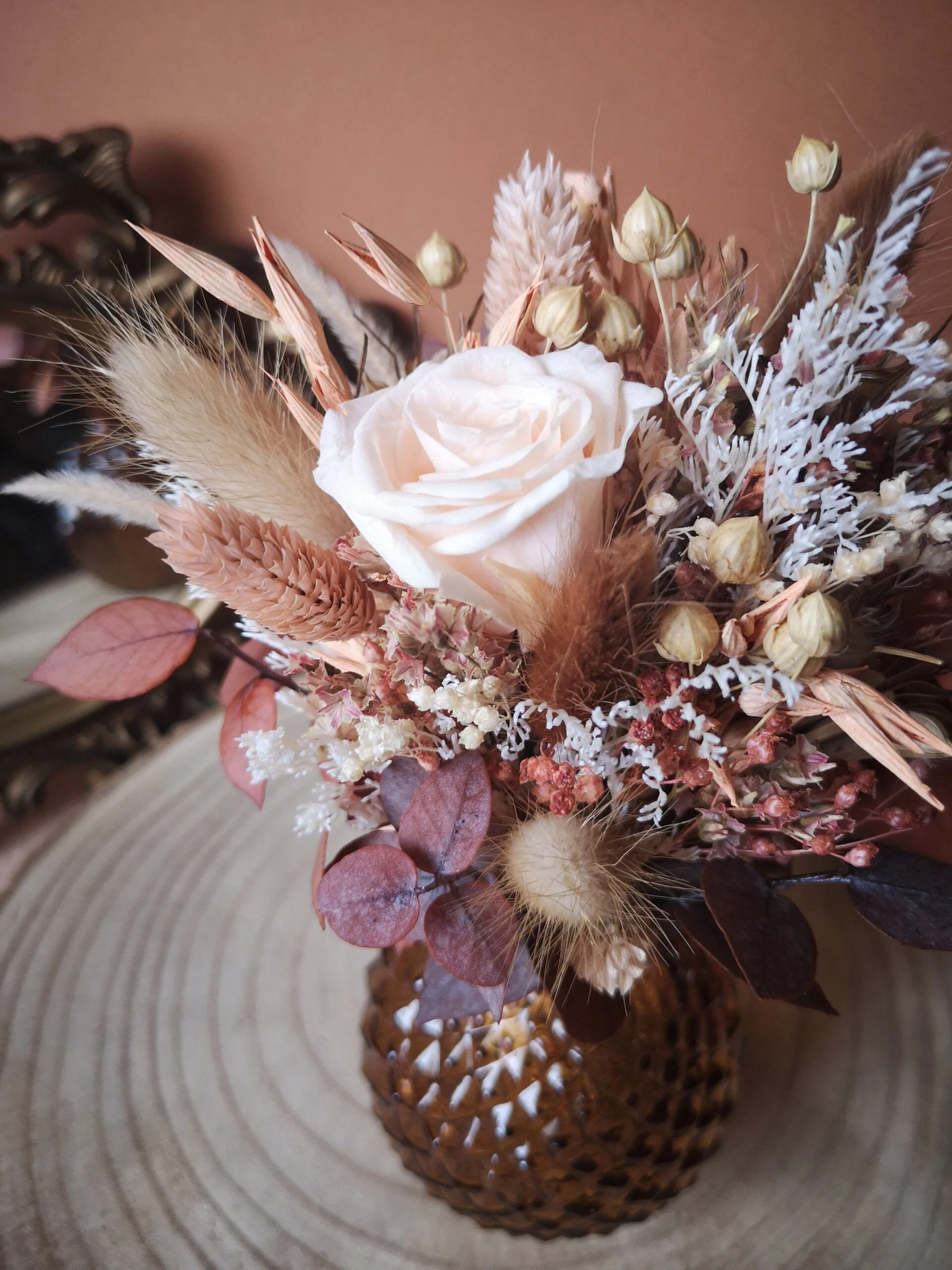Petit bouquet de fleurs séchées pêche, crème, brun avec vase - "Primavera" – Image 6