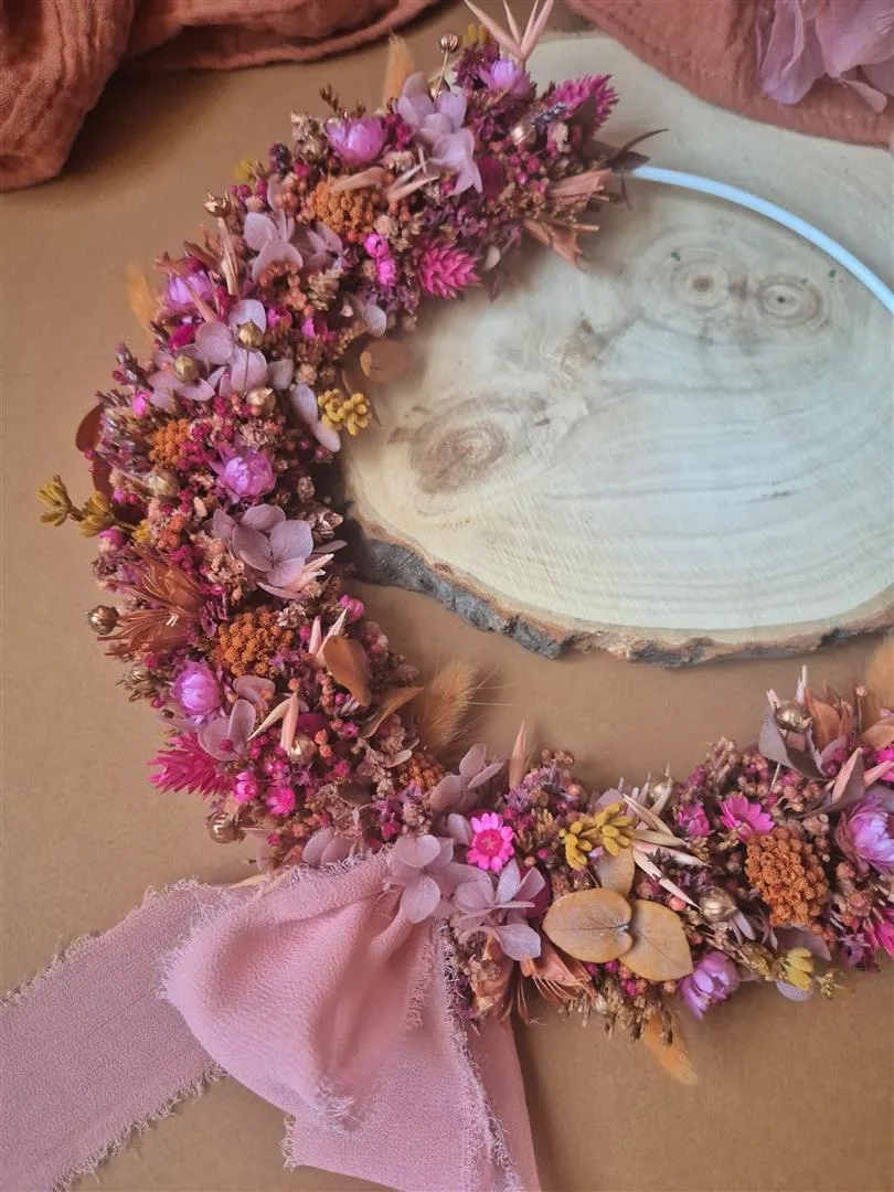 Couronne de fleurs séchées dans les tons rose fuchsia, terracotta et cuivrés – “Printania” – Image 2