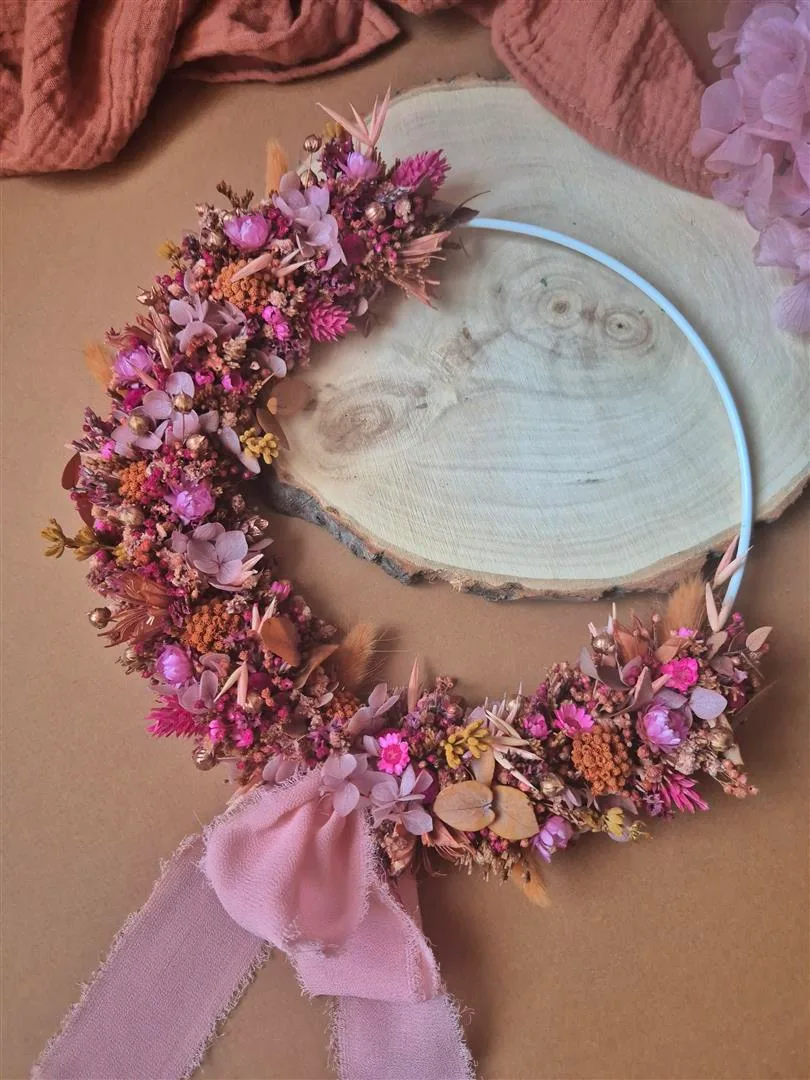 Couronne de fleurs séchées dans les tons rose fuchsia, terracotta et cuivrés – “Printania” – Image 4