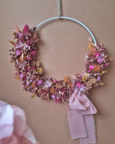 Couronne de fleurs séchées dans les tons rose fuchsia, terracotta et cuivrés – “Printania”