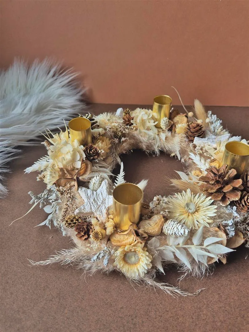 Couronne de l'avent en fleurs séchées à poser – Image 2