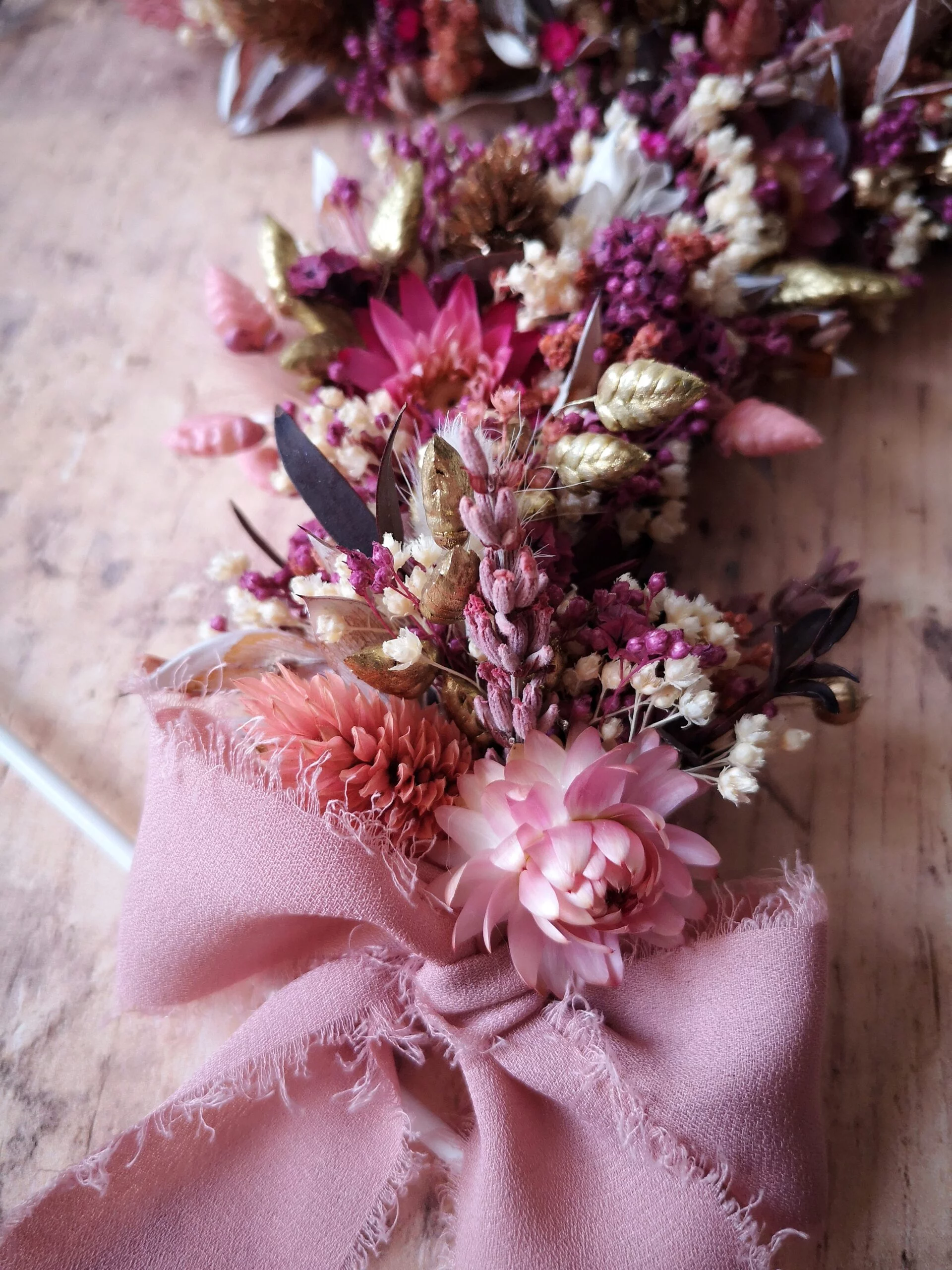 Etoile ornée de fleurs séchées tons rose, doré, violet - Astéries – Image 4