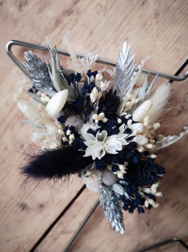 Etoile ornée de fleurs séchées tons bleu, blanc, gris et argenté - Alcyone – Image 3