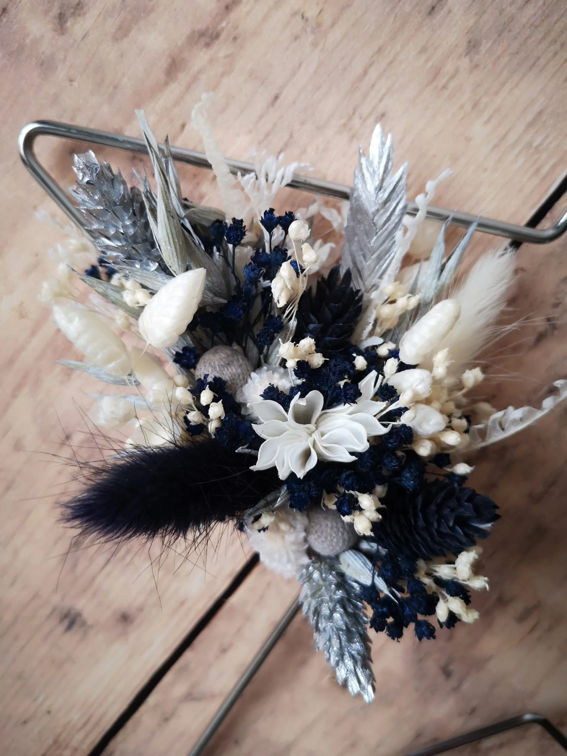 Etoile ornée de fleurs séchées tons bleu, blanc, gris et argenté - Alcyone – Image 3
