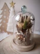 Cloche de fleurs séchées en verre dans des tons verts et naturels - Ondines – Image 2