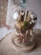 Cloche de fleurs séchées en verre dans des tons verts et naturels - Ondines – Image 8