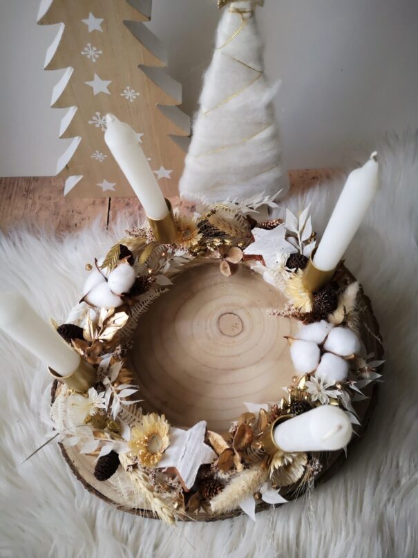 Couronne de l'avent en fleurs séchées à poser – Image 9
