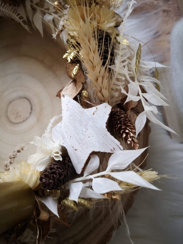 Couronne de l'avent en fleurs séchées à poser – Image 5