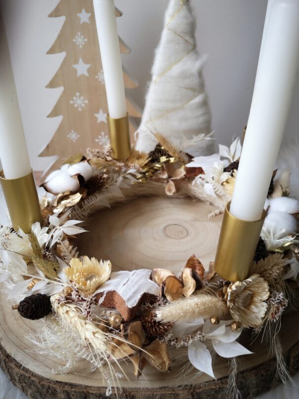 Couronne de l'avent en fleurs séchées à poser – Image 2