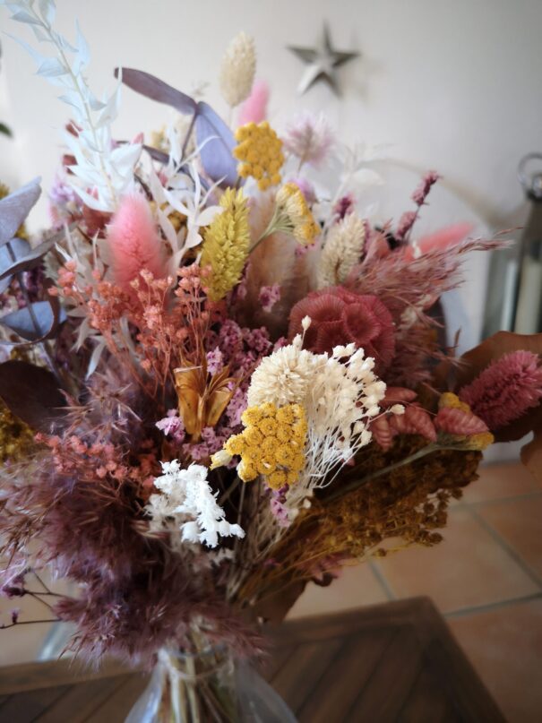 Bouquet de fleurs séchées dans les tons rose, jaune, blanc, moutarde – Image 6