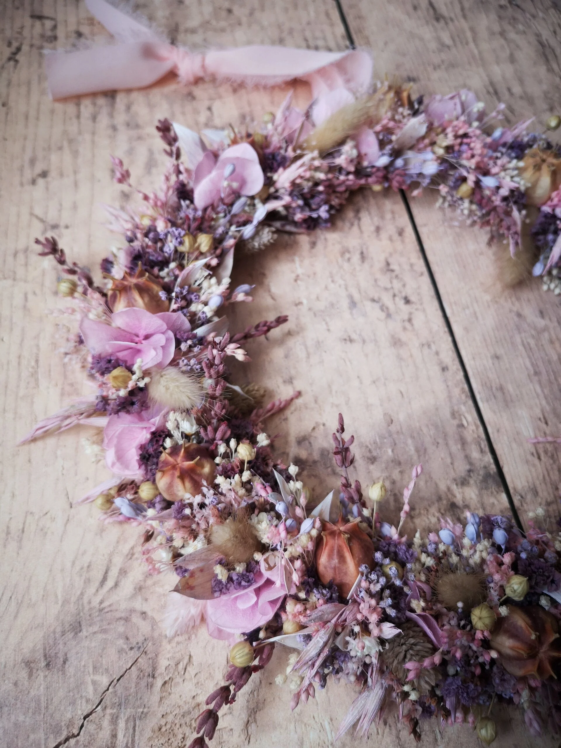 Couronne murale de fleurs séchées dans les tons rose, violet, beige (GM) – "Printania" – Image 4