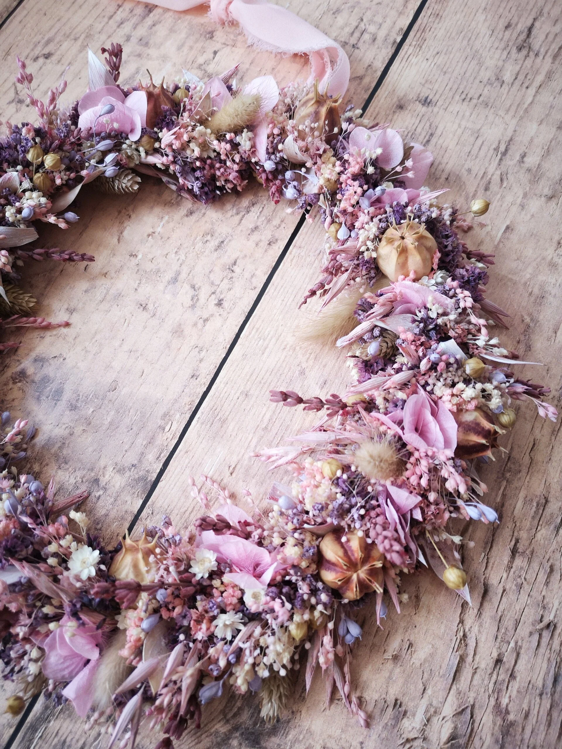 Couronne murale de fleurs séchées dans les tons rose, violet, beige (GM) – "Printania" – Image 3