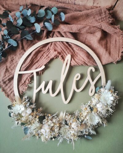 Couronne de fleurs séchées en bois avec prénom ou message - "Fleur des bois"