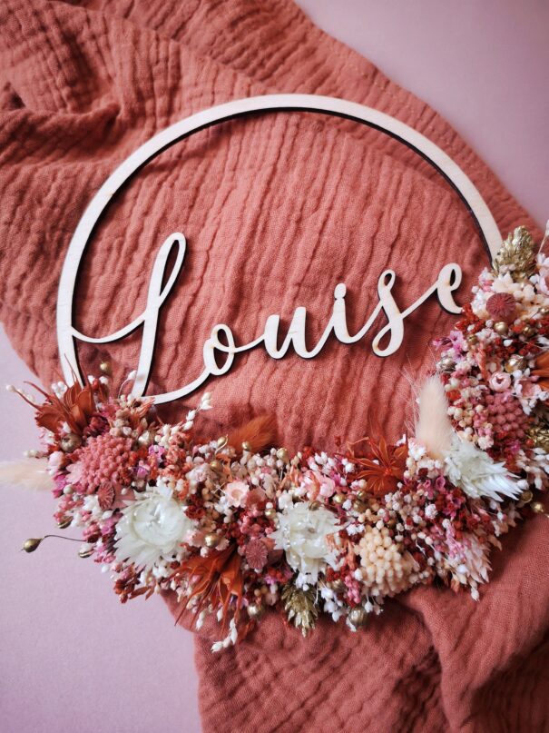 Couronne de fleurs séchées en bois avec prénom ou message - "Fleur des bois" – Image 2