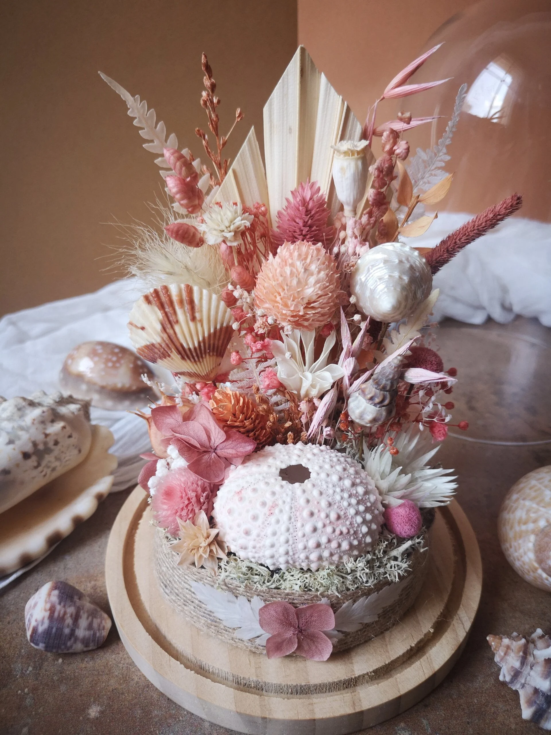 Fleurs séchées sous cloche en verre avec coquillages - "Fleurs des Sables" – Image 16