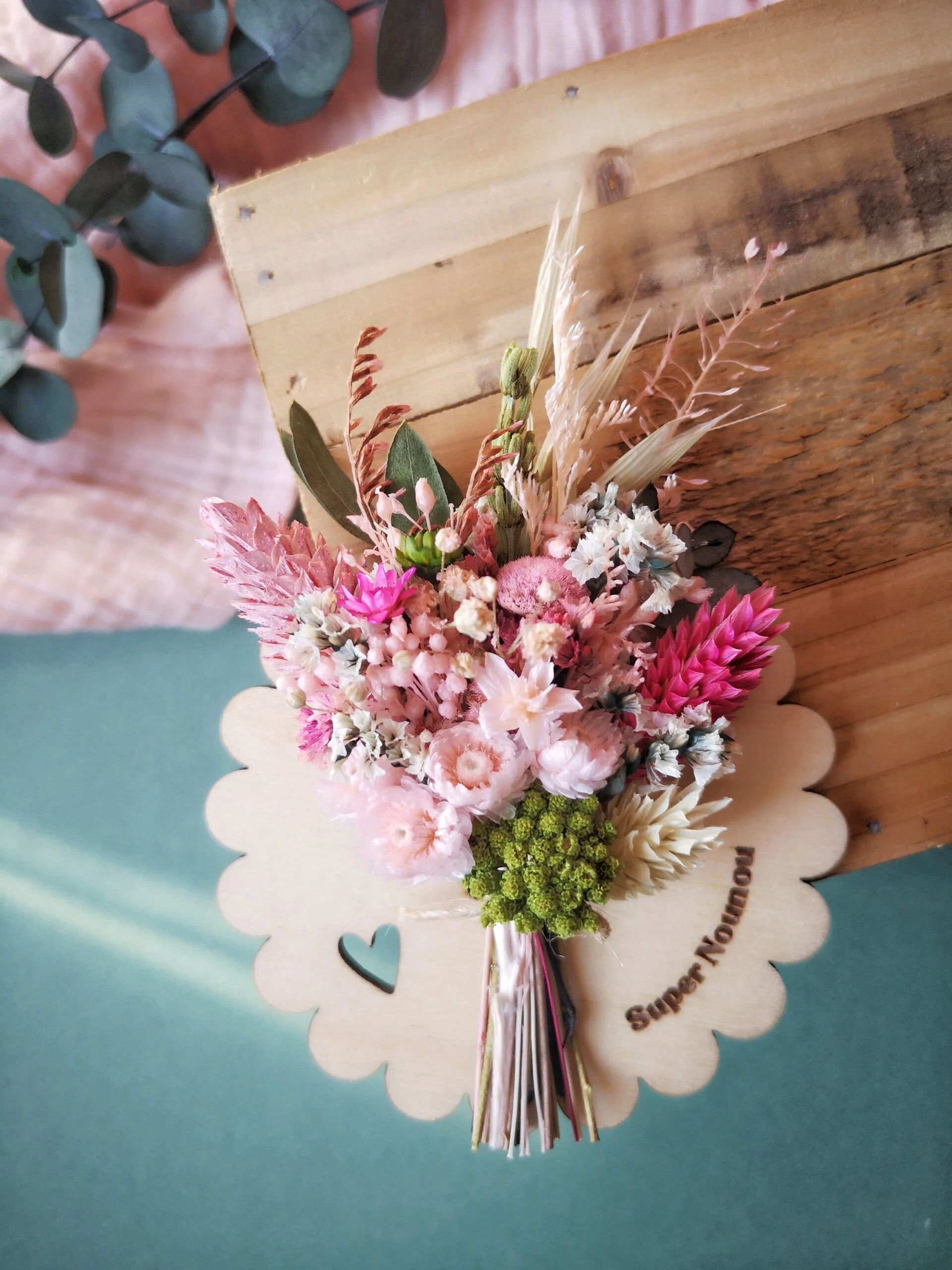 Aimant mini bouquet de fleurs séchées sur support en bois (cadeau pour nounou)