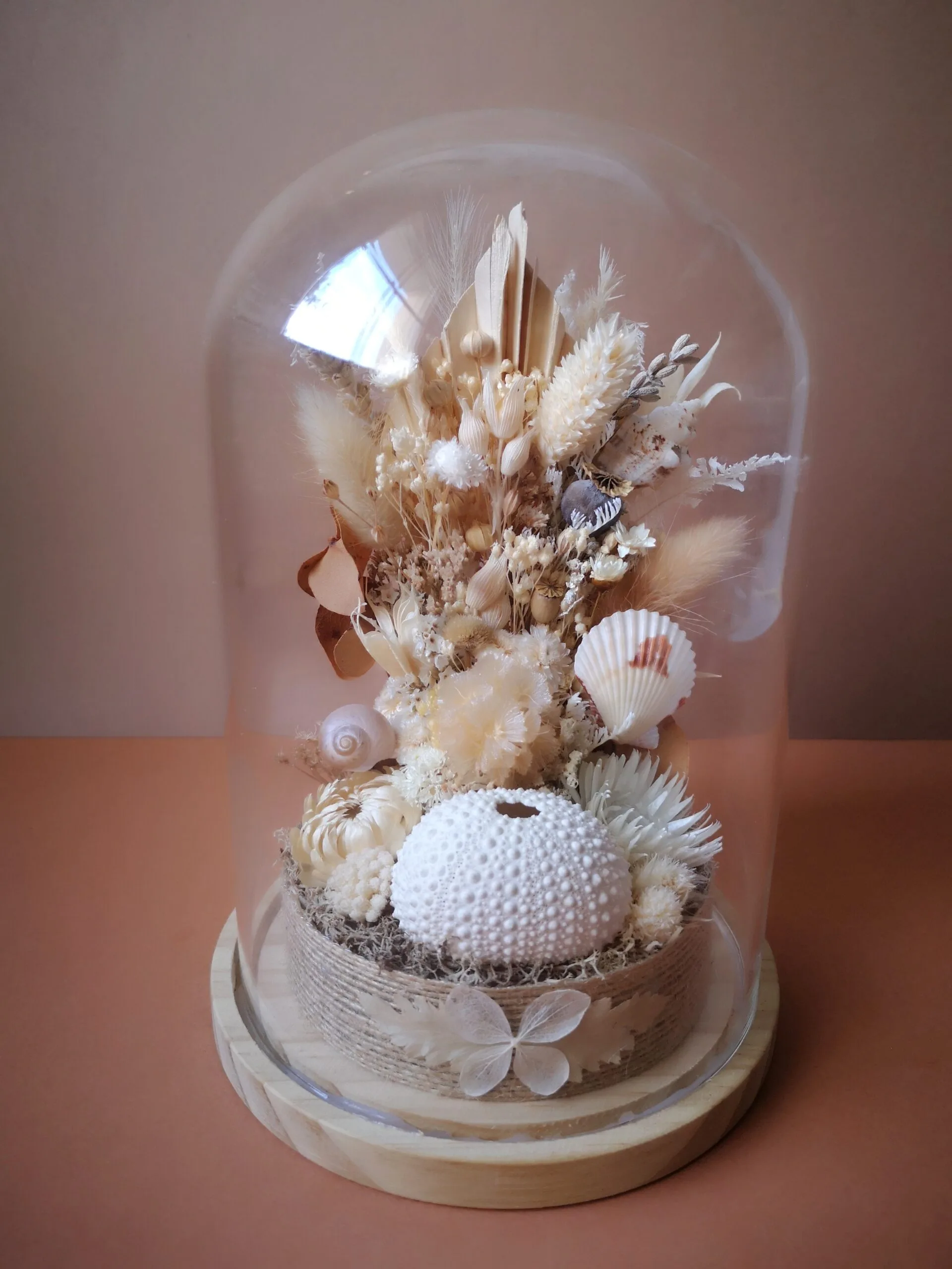 Fleurs séchées sous cloche en verre avec coquillages - "Fleurs des Sables" – Image 10