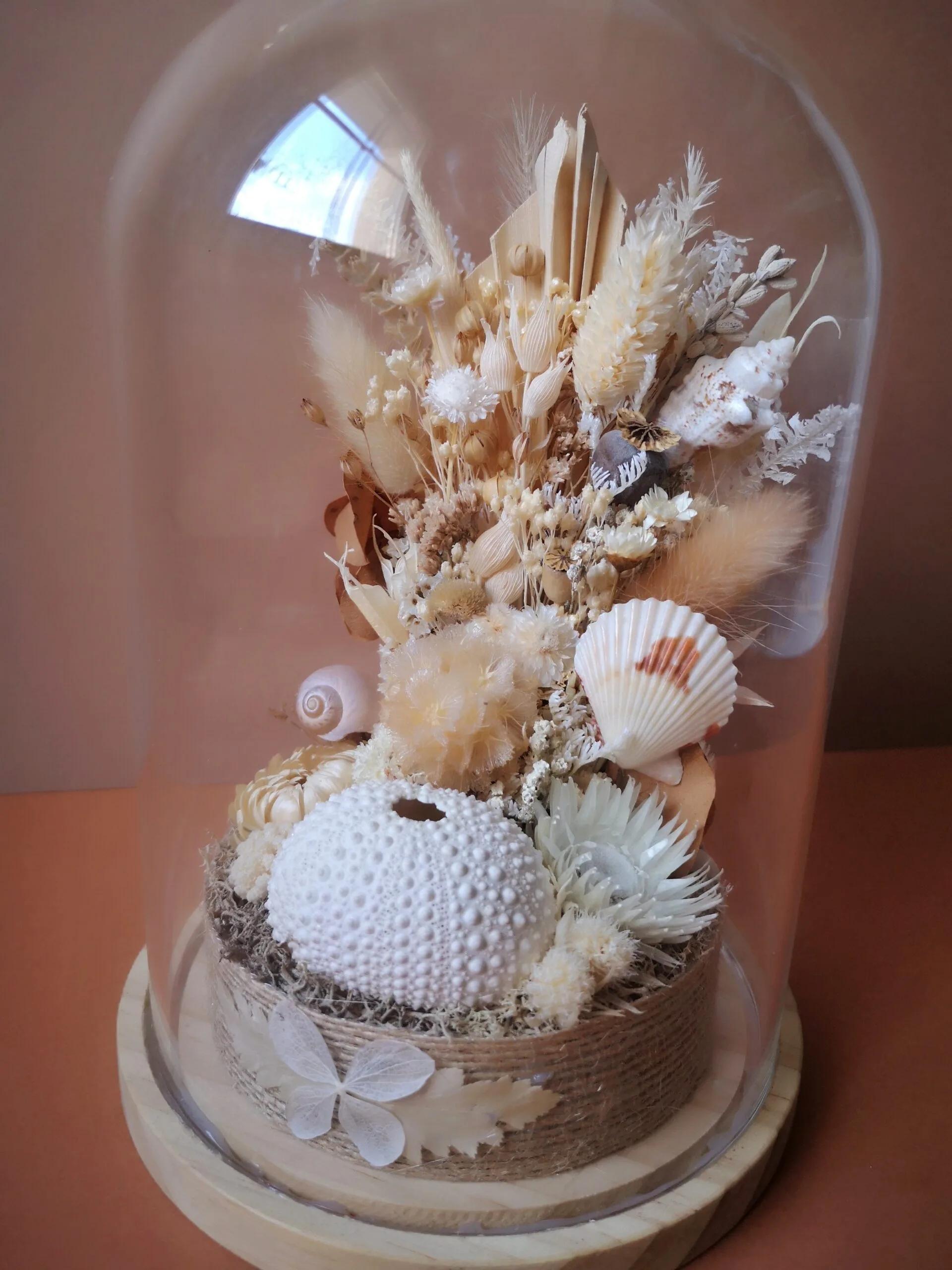 Fleurs séchées sous cloche en verre avec coquillages - "Fleurs des Sables" – Image 11