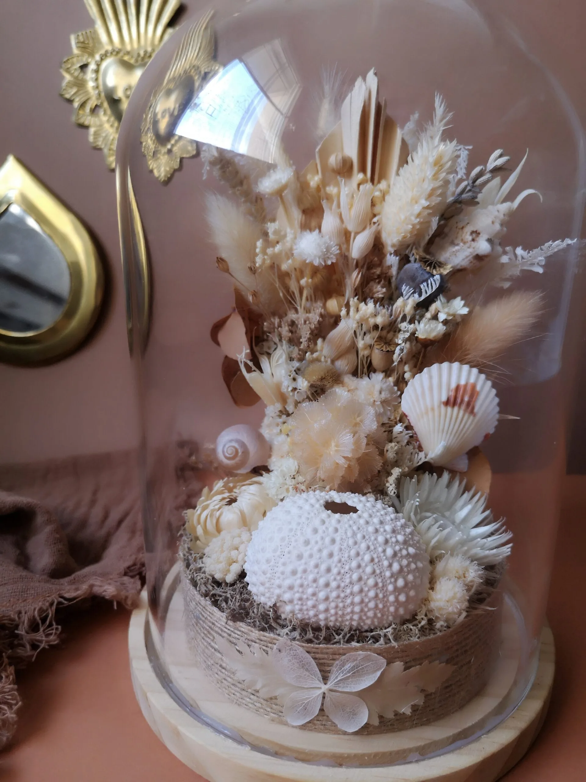 Fleurs séchées sous cloche en verre avec coquillages - "Fleurs des Sables" – Image 9