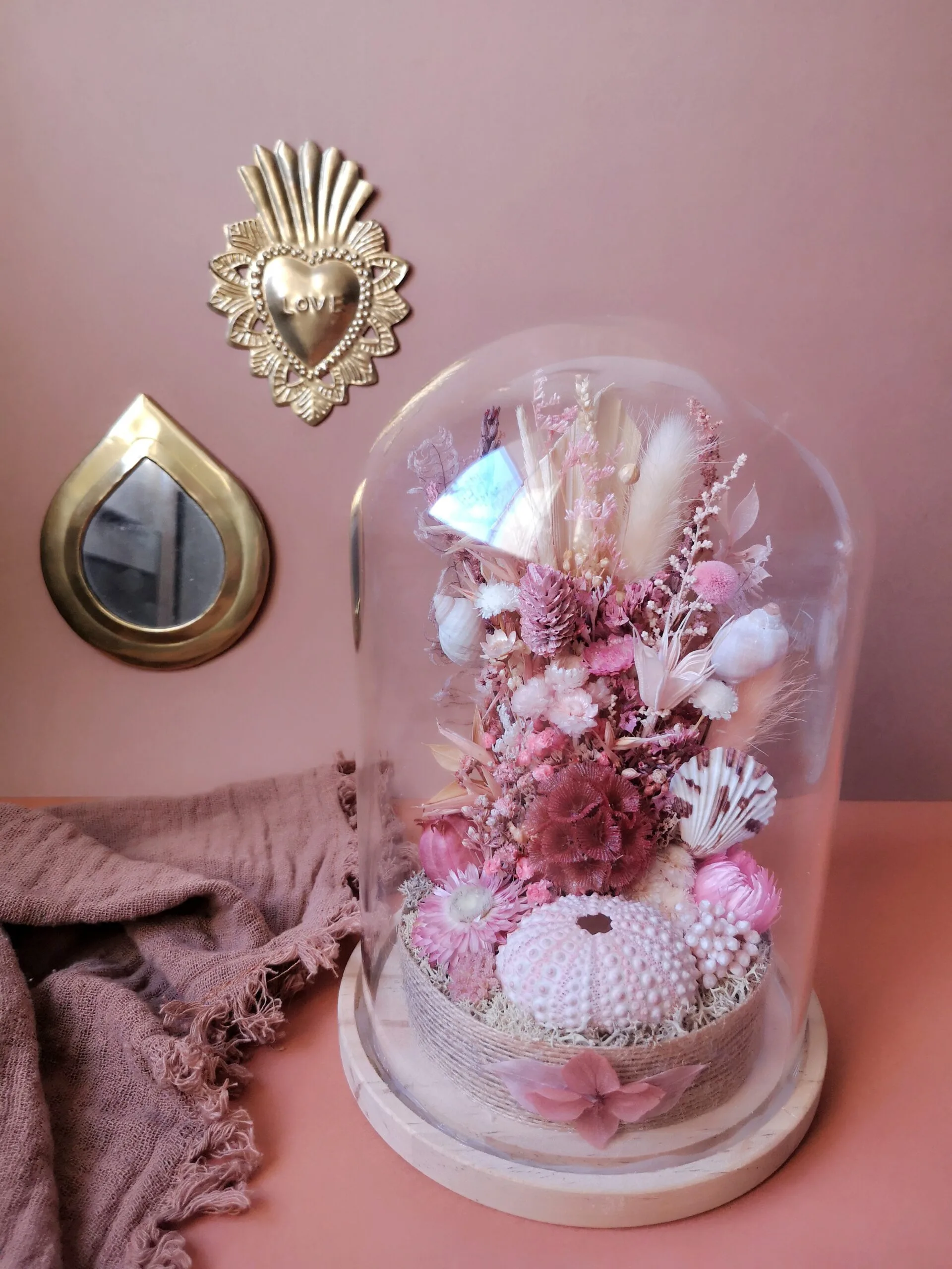 Fleurs séchées sous cloche en verre avec coquillages - "Fleurs des Sables"