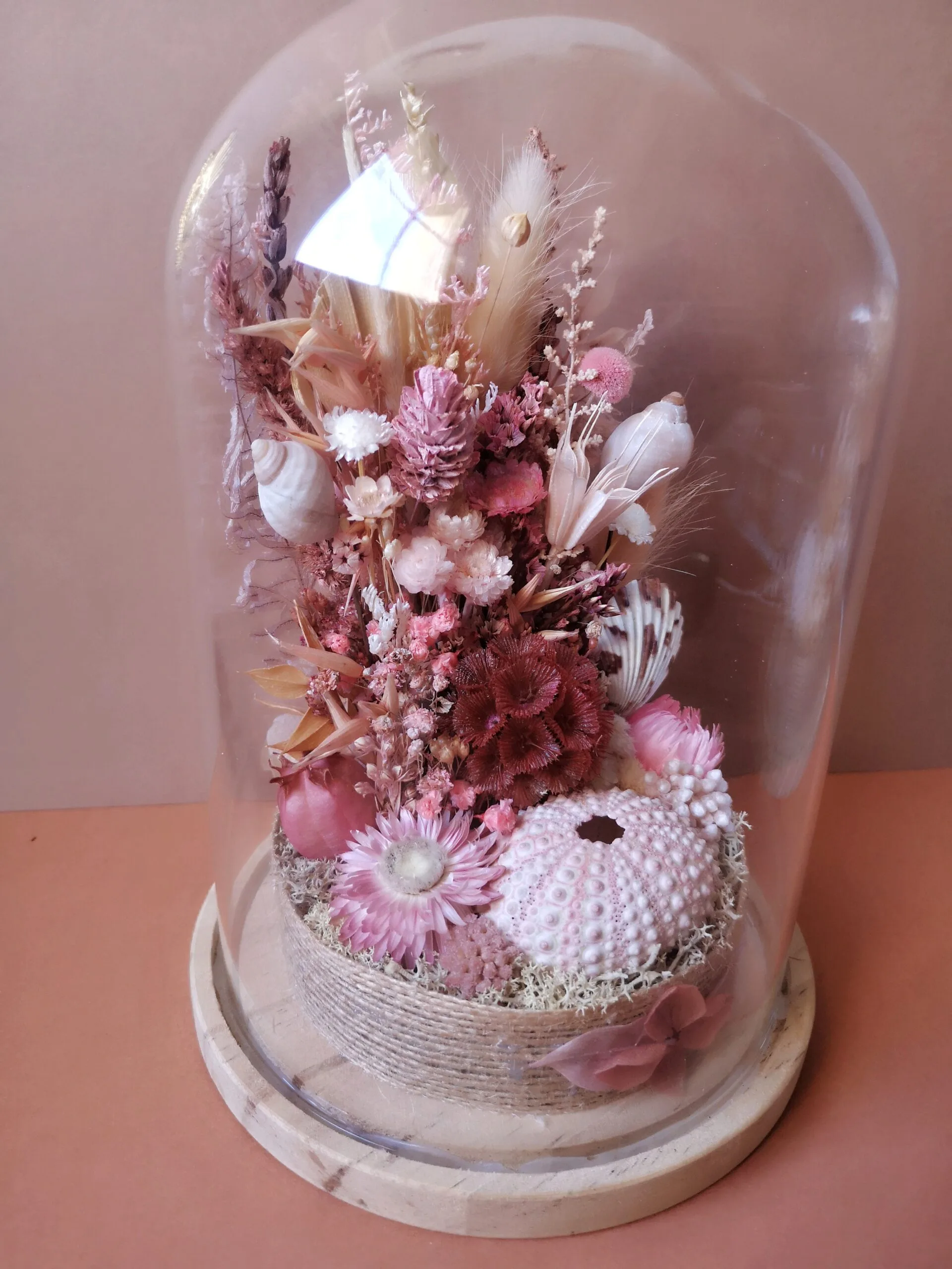 Fleurs séchées sous cloche en verre avec coquillages - "Fleurs des Sables" – Image 6