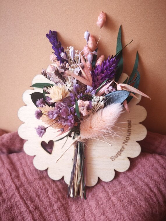 Aimant avec un mini bouquet de fleurs séchées (cadeau pour nounou)