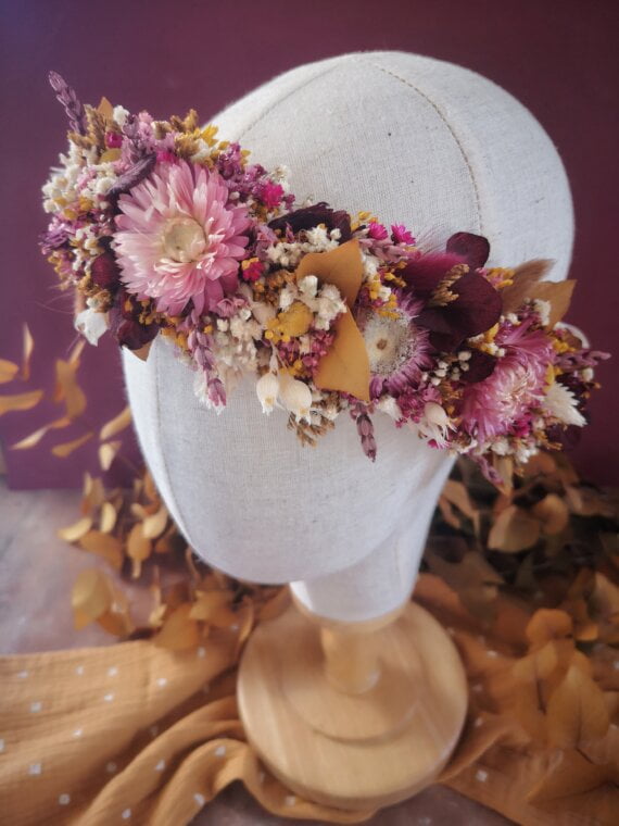 Couronne de tête en fleurs séchées pour mariée, témoins ou invitée : une création 100% fait main, en France par Rose Mai.