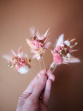 Epingles à chignon composées de fleurs séchées, un accessoire pour cheveux pour vos cérémonies