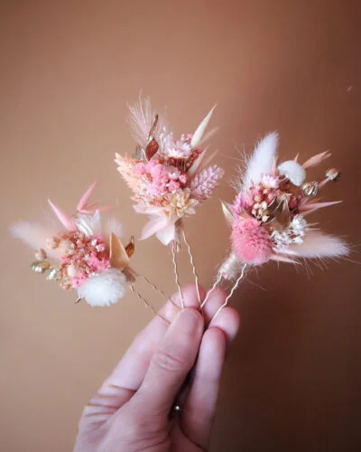 Epingles à chignon composées de fleurs séchées, un accessoire pour cheveux pour vos cérémonies