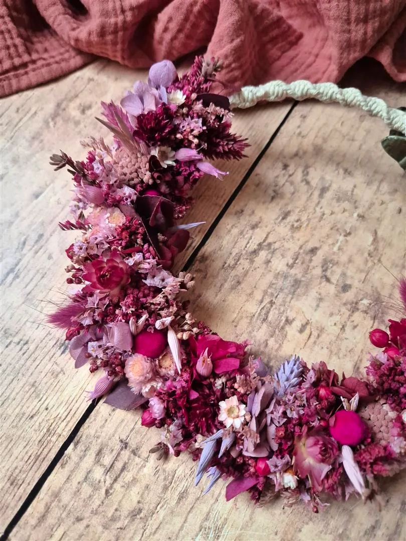 Petite couronne murale en macramé avec fleurs séchées tons rose, parme et prune – “Géorama” – Image 3