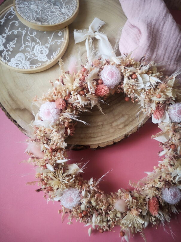 Couronne murale de fleurs séchées dans les tons rose, blanc, crème (GM) – “Printania” – Image 2