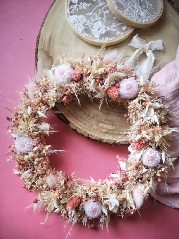 Couronne murale de fleurs séchées dans les tons rose, blanc, crème (GM) – “Printania” – Image 6