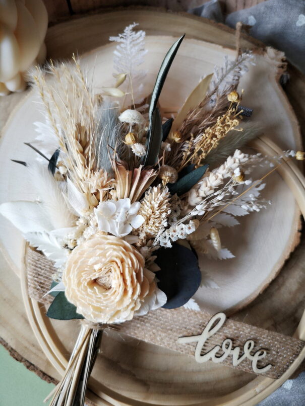 Tambour orné de fleurs séchées dans les tons vert, blanc, crème et beige – "Fleurettes" – Image 2