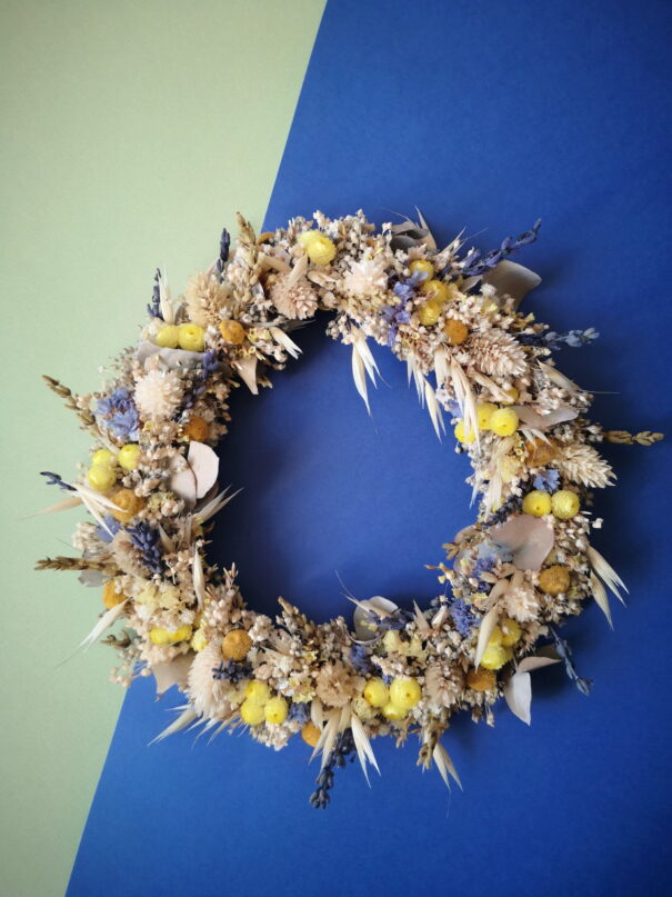 Petite couronne murale de fleurs séchées dans les tons bleu, jaune, vert et écru (PM) – "Printania" – Image 8