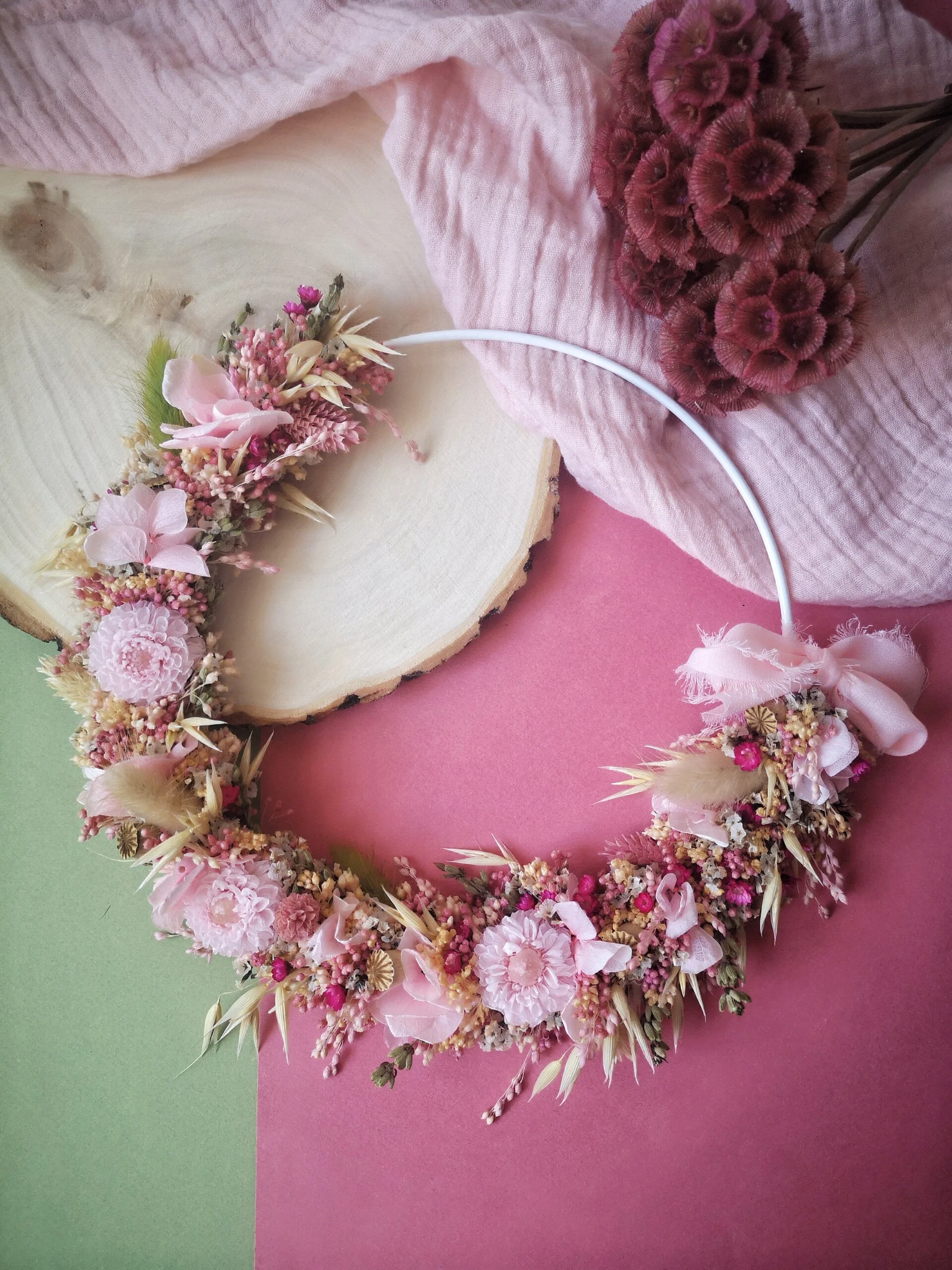 Couronne de fleurs séchées rose, vert et beige