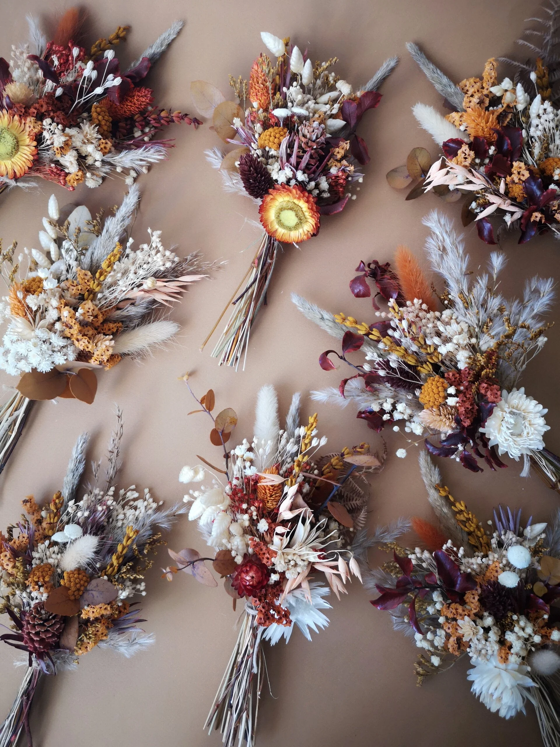 Lot de 8 petits bouquets de fleurs séchées dans des teintes automnales – Image 2