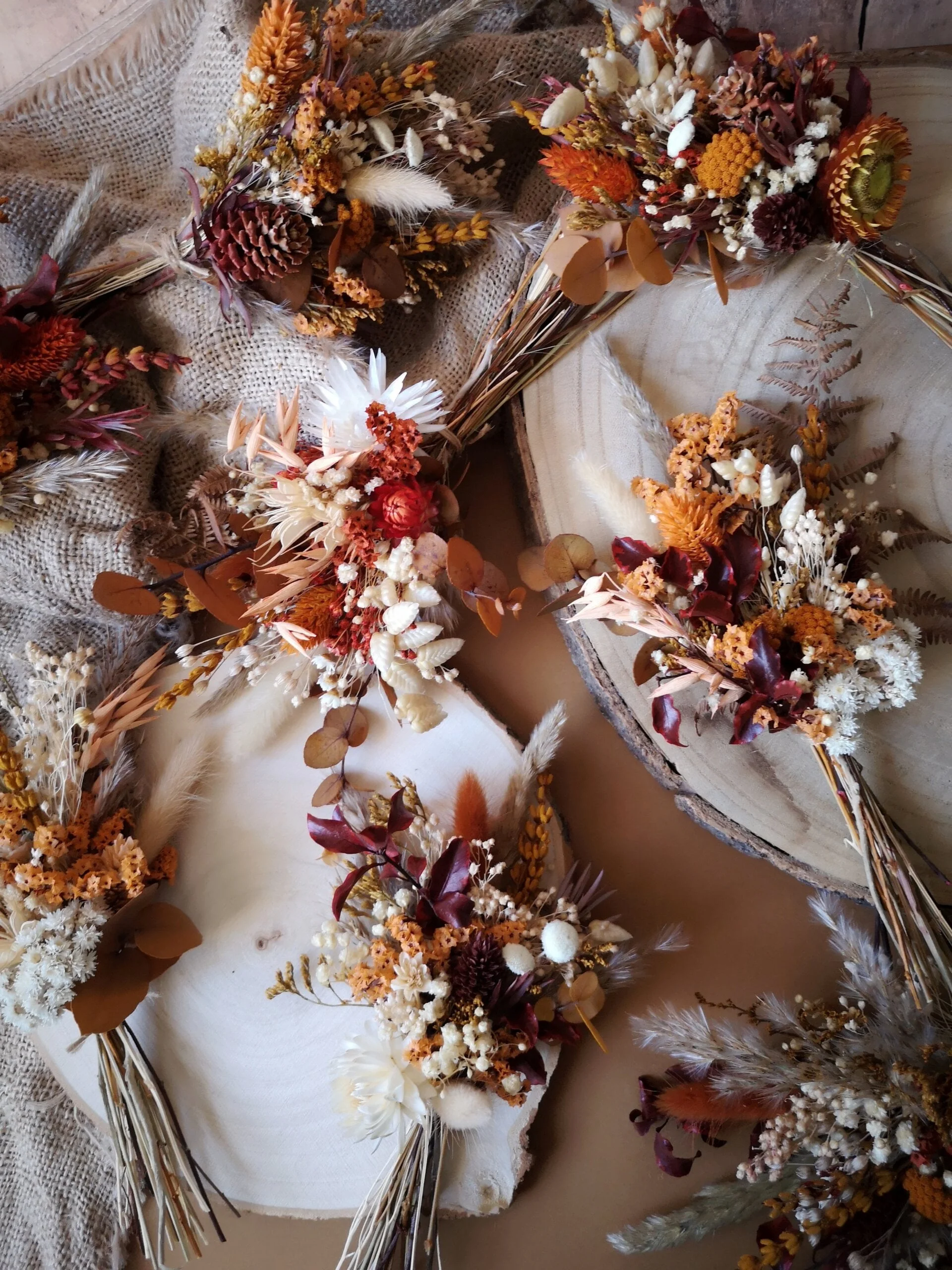 Lot de 8 petits bouquets de fleurs séchées dans des teintes automnales